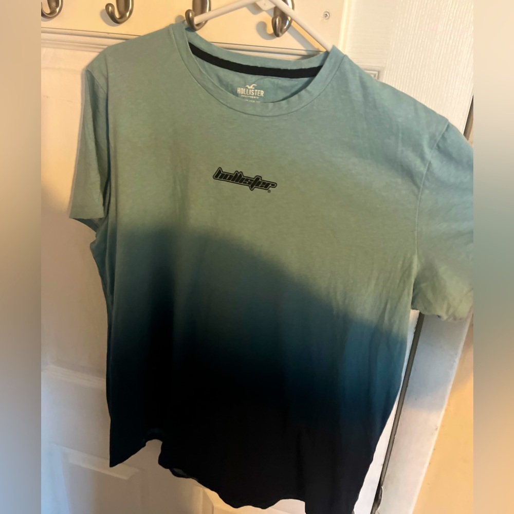 men’s hollister blue and dark blue shirt